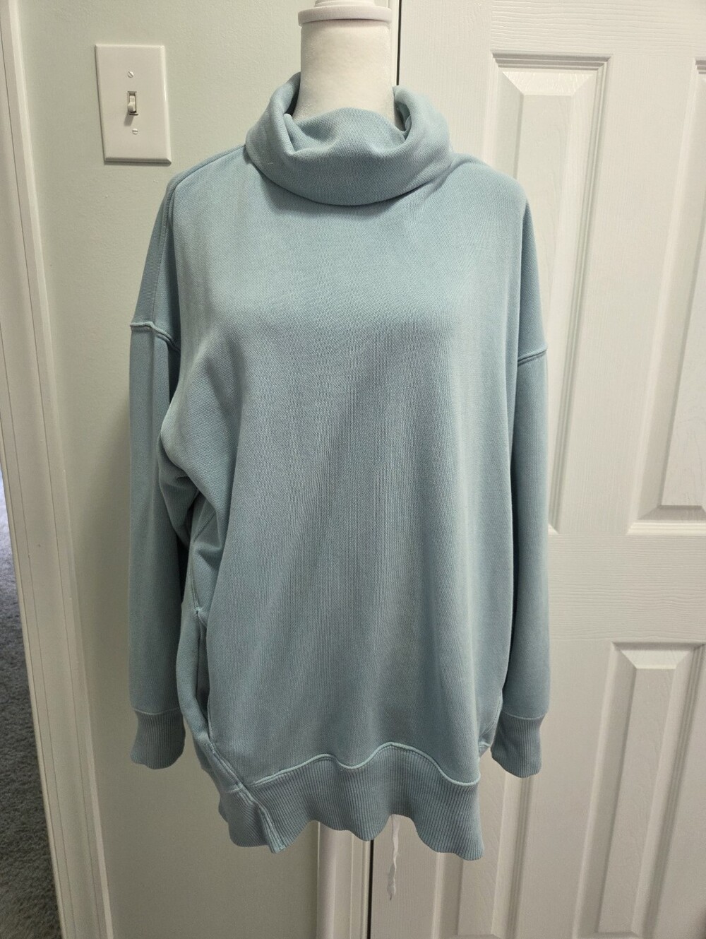 EUC Aerie Turtleneck Sweatshirt